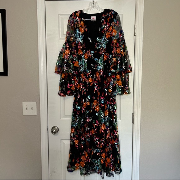 Buddy Love Floral Maxi Dress COLETTE LONG SLEEVE
MAXI DRESS in DUSK formal event - Picture 2 of 10